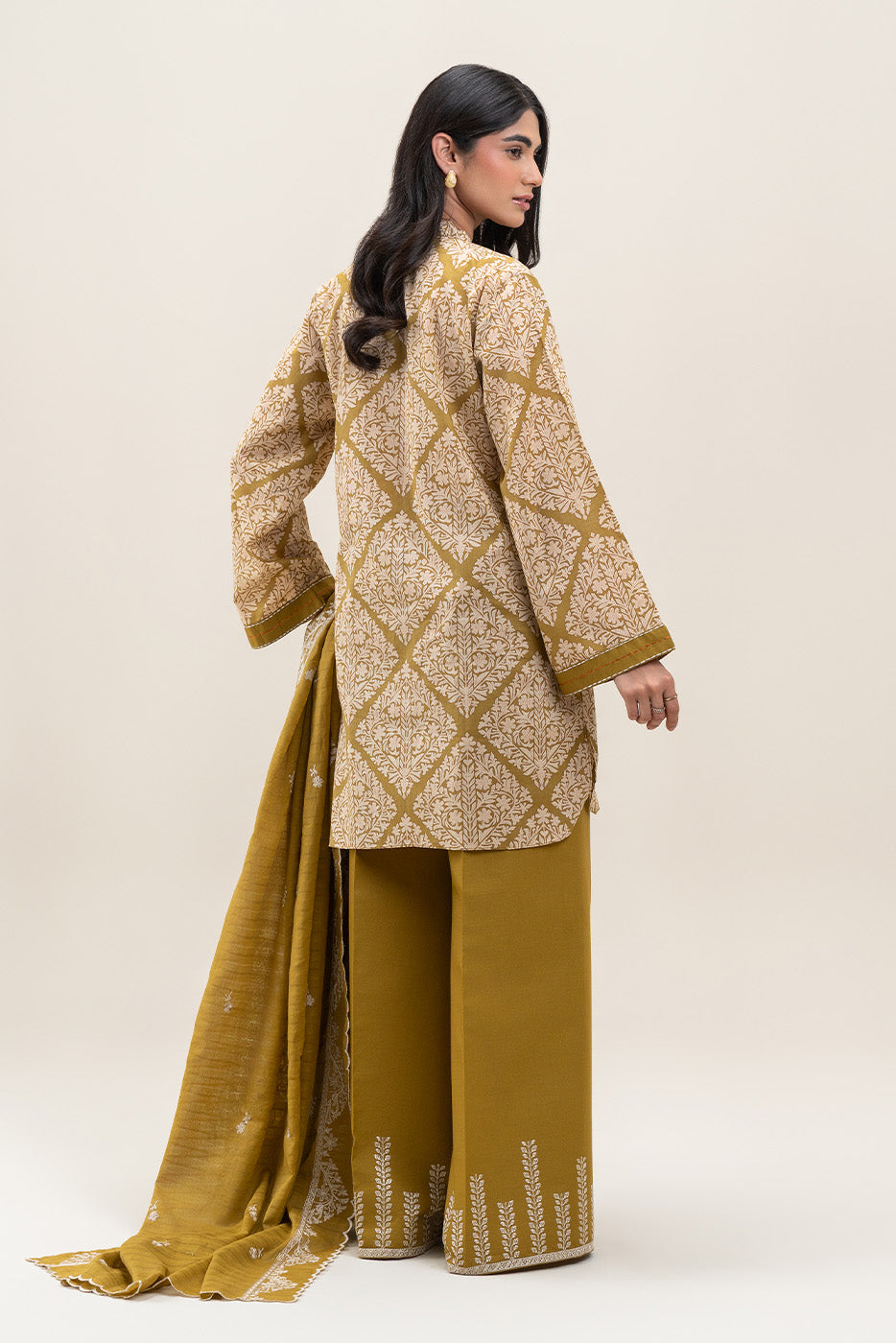 3 PIECE EMBROIDERED LAWN LAWN SUIT-MEDALLION HINT (UNSTITCHED)