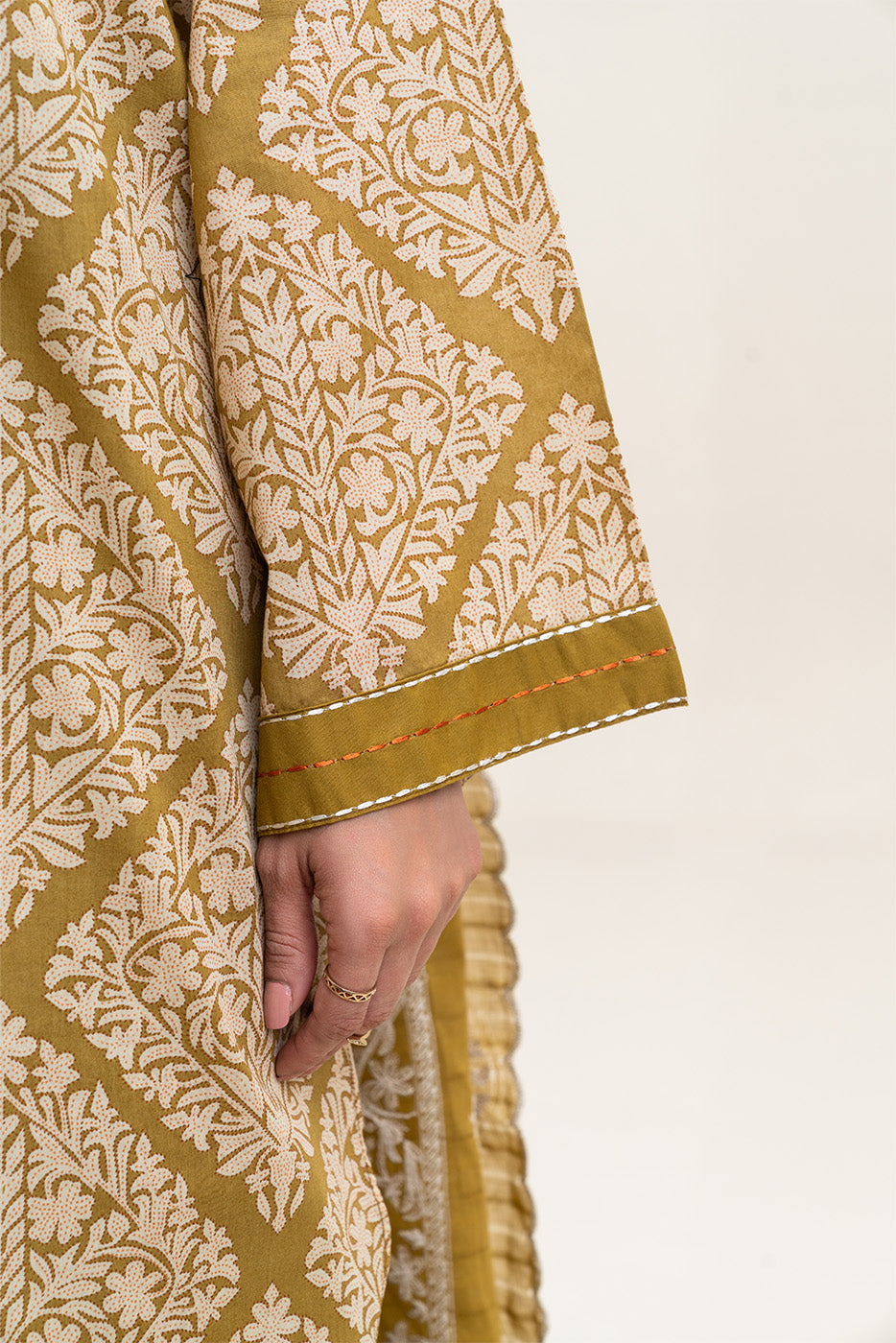 3 PIECE EMBROIDERED LAWN LAWN SUIT-MEDALLION HINT (UNSTITCHED)