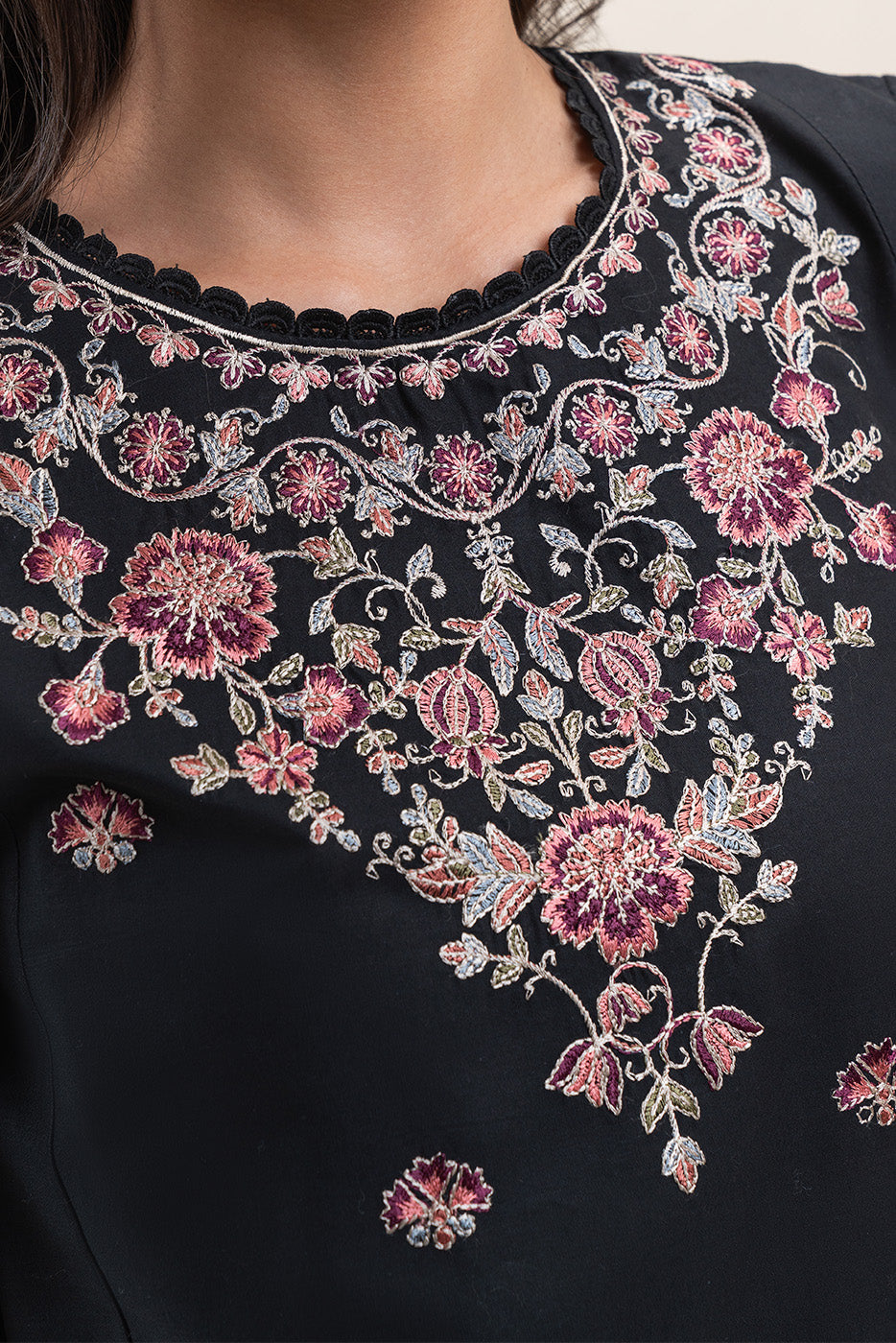 3 PIECE EMBROIDERED LAWN SUIT-RAVEN VOGUE (UNSTITCHED)