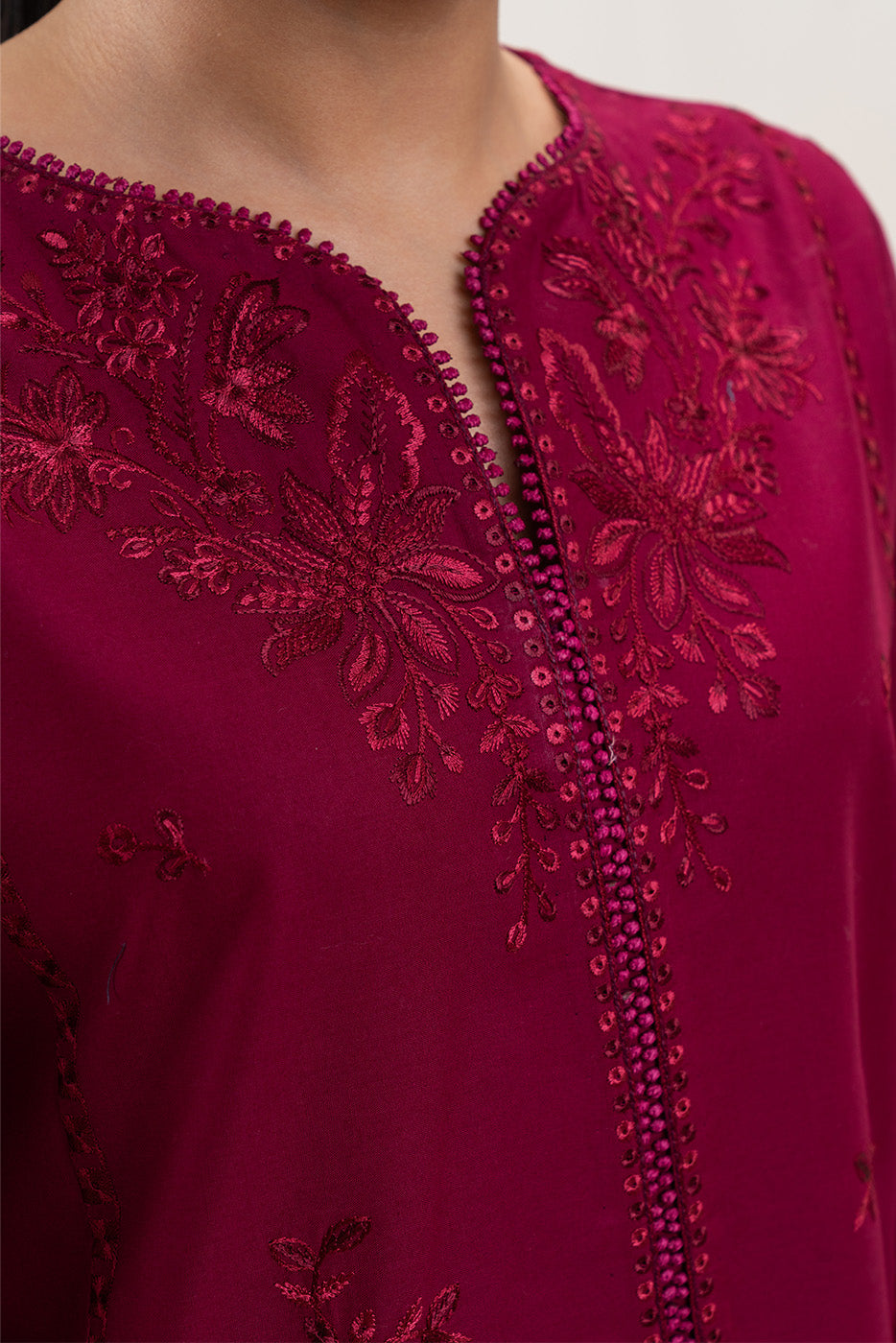 3 PIECE EMBROIDERED LAWN SUIT-GARNET MUSK (UNSTITCHED)
