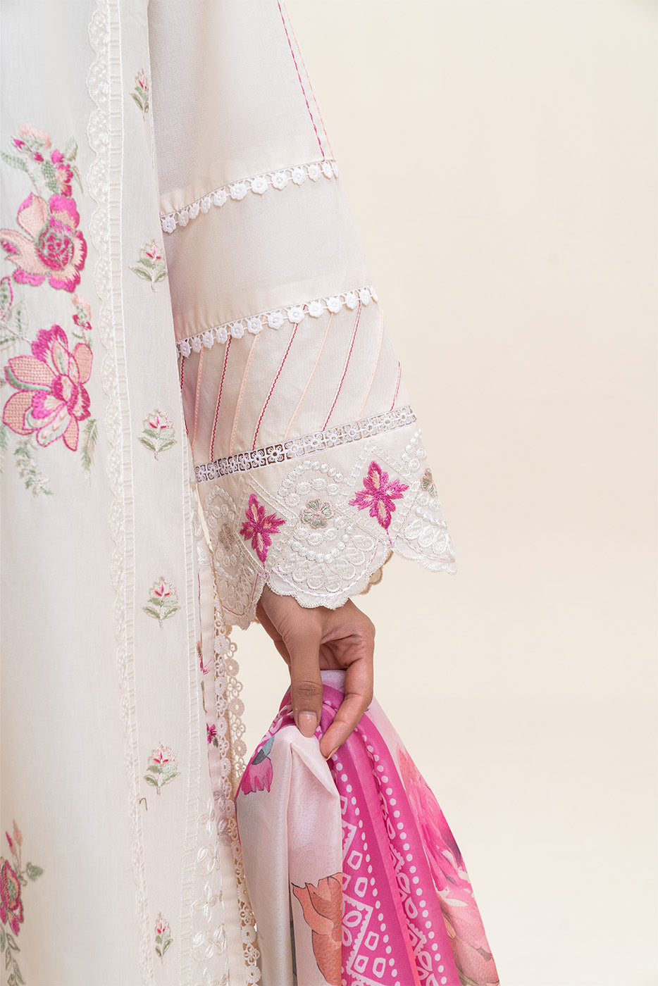 3 PIECE EMBROIDERED LAWN SUIT-IVORY GLAM (UNSTITCHED)