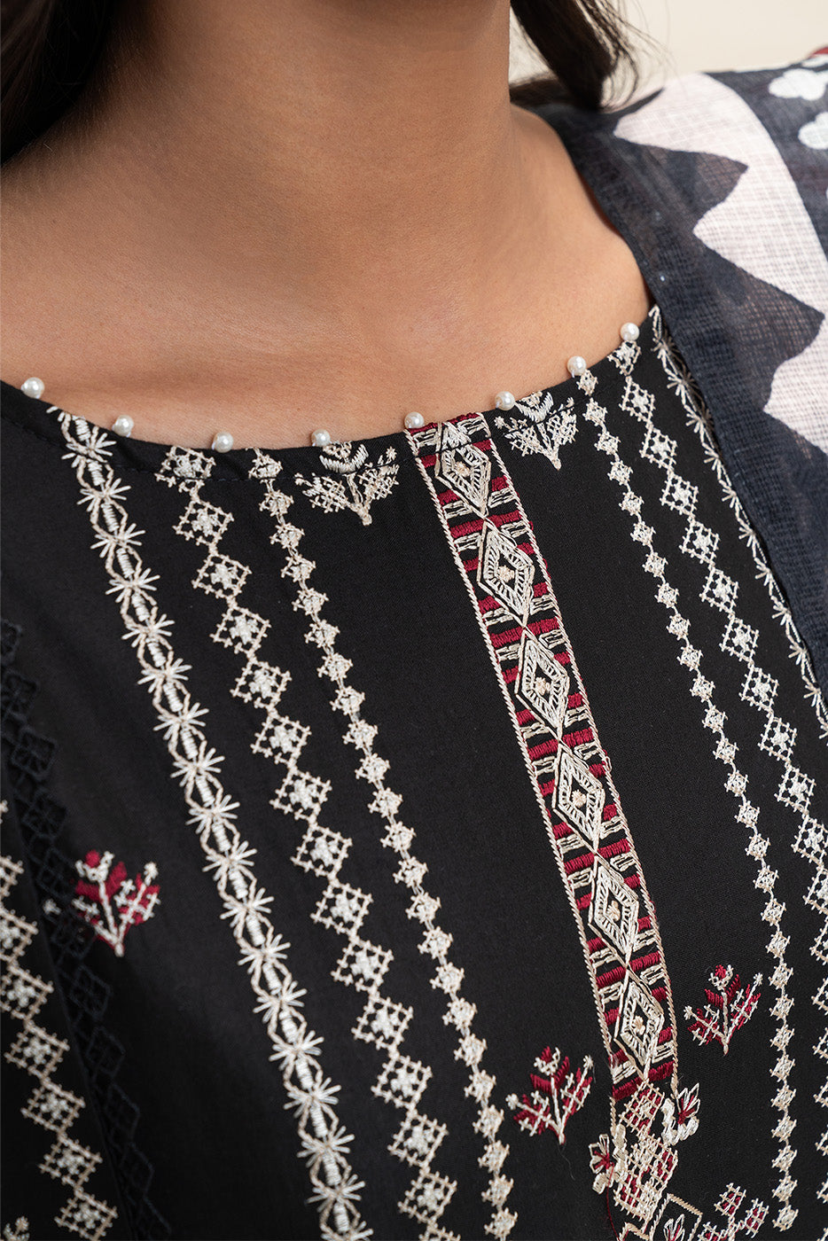 3 PIECE EMBROIDERED LAWN SUIT-CHARCOAL VOID (UNSTITCHED)