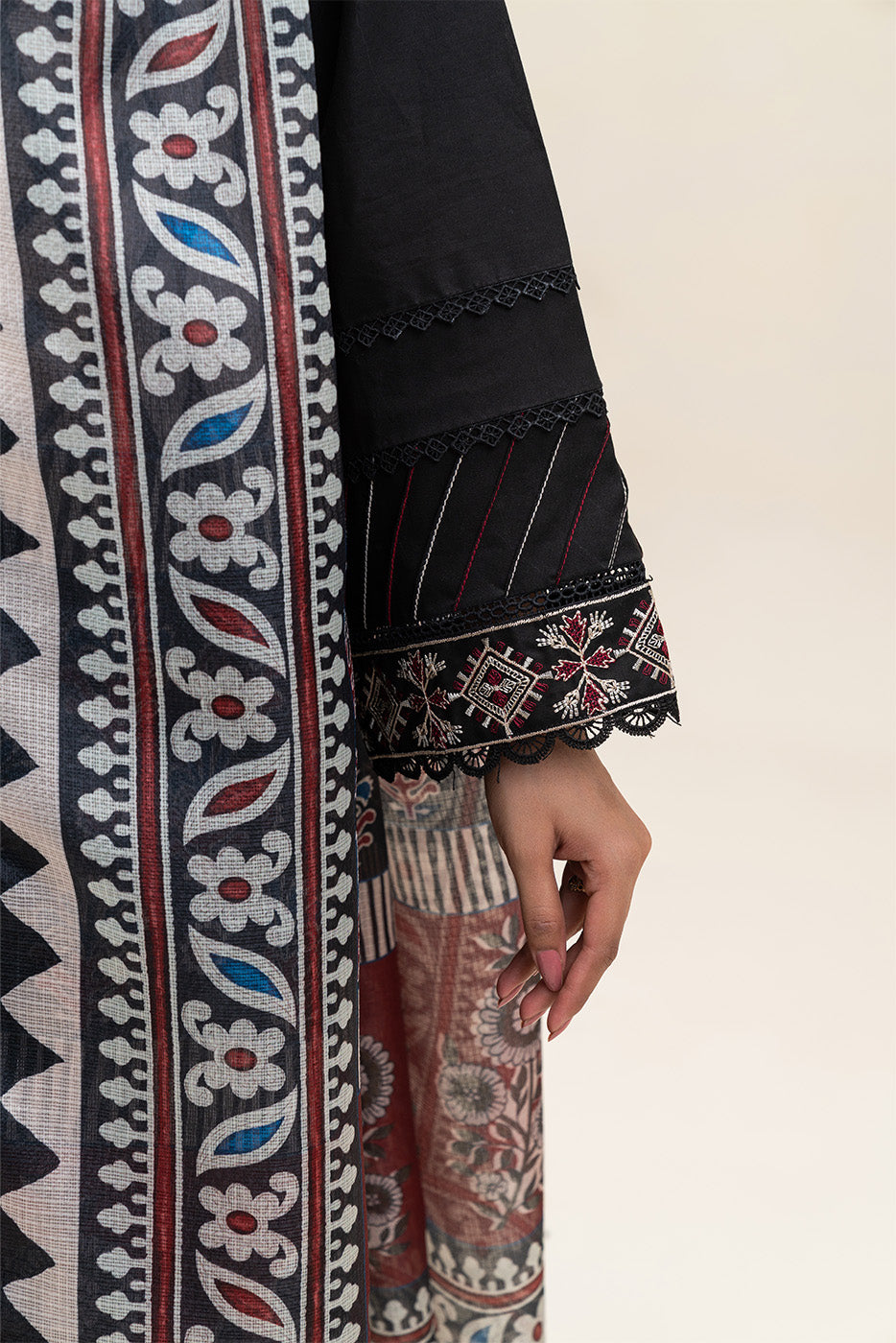 3 PIECE EMBROIDERED LAWN SUIT-CHARCOAL VOID (UNSTITCHED)
