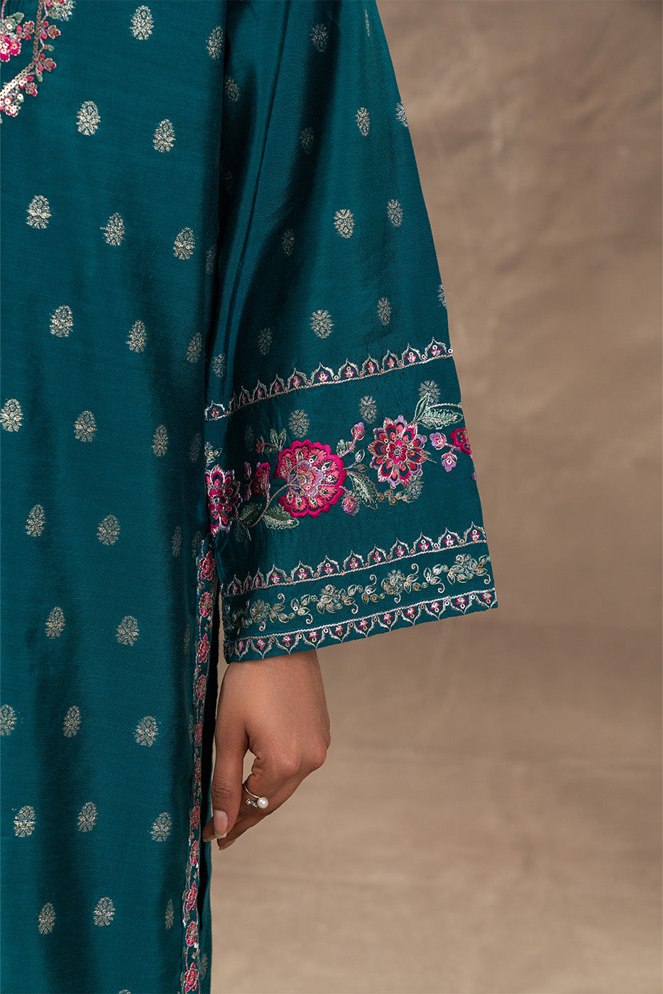 2 PIECE EMBROIDERED ZARI JACQUARD SUIT (LUXURY PRET)