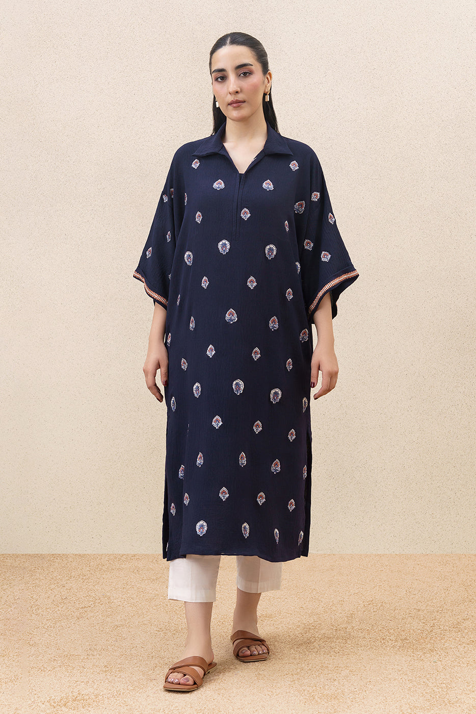EMBROIDERED POLY CREPE TUNIC(FLOW)