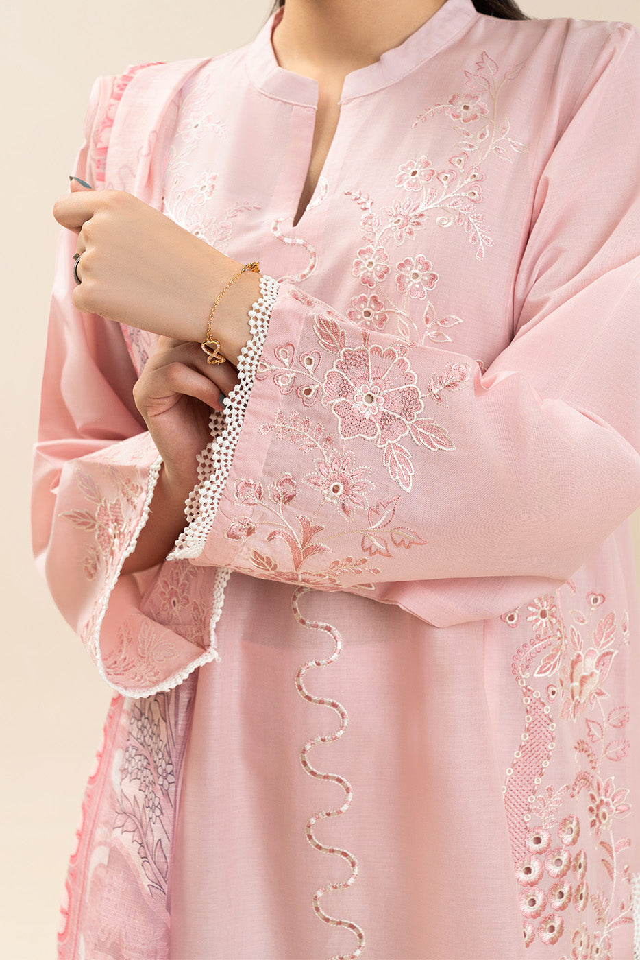 3 PIECE EMBROIDERED LAWN SUIT (HIGH CASUAL)