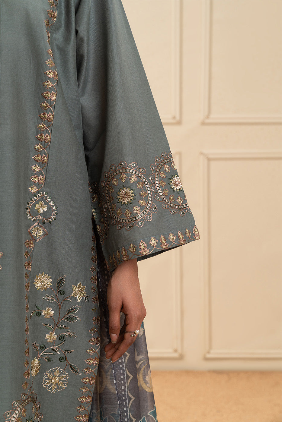 3 PIECE EMBROIDERED TEXTURED LAWN SUIT (PRET)