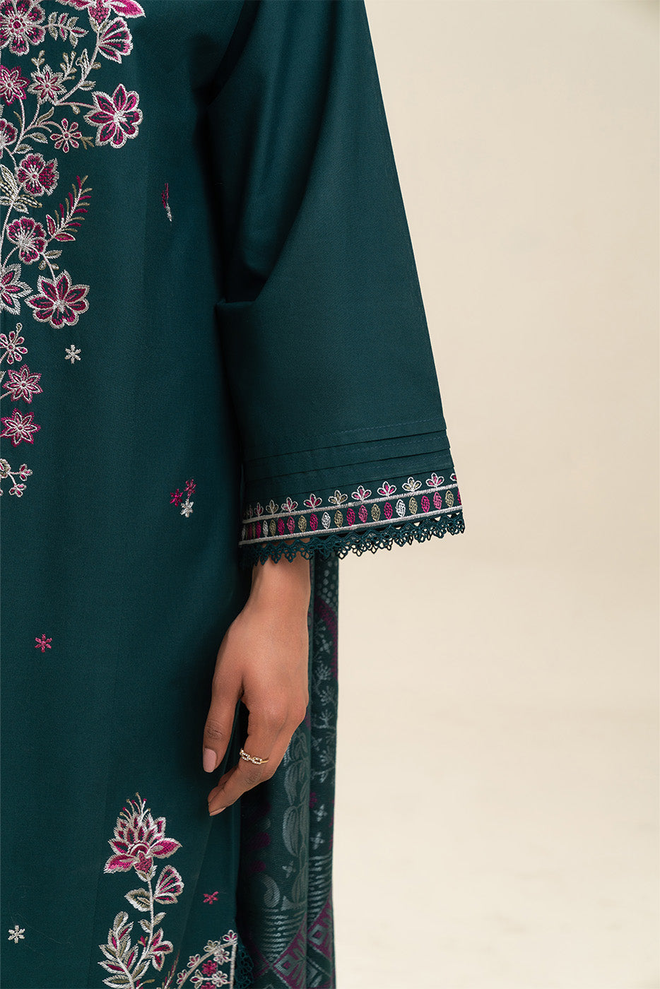 3 PIECE EMBROIDERED LAWN SUIT-GARLAND BLOOM (UNSTITCHED)