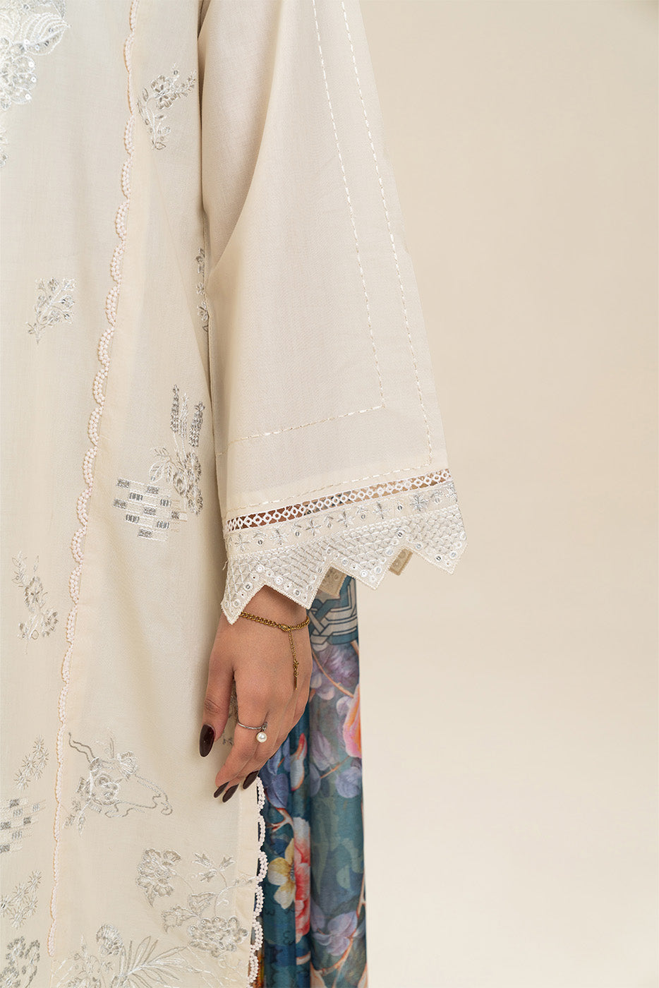 3 PIECE EMBROIDERED LAWN SUIT-IVORY FLORAL (UNSTITCHED)