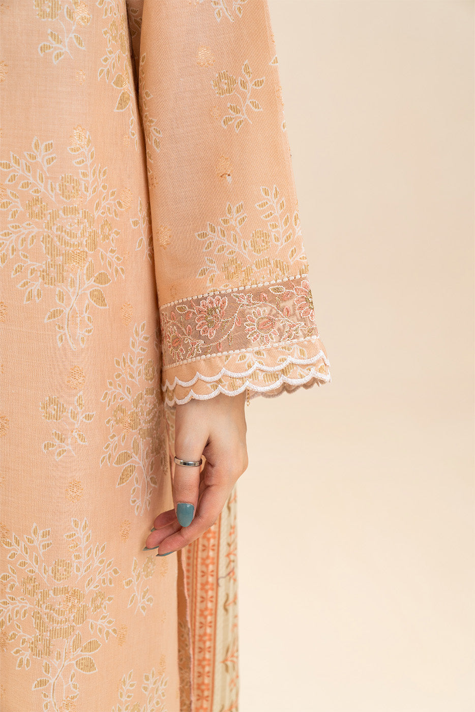 3 PIECE EMBROIDERED LAWN SUIT-FLORAL VEIL (UNSTITCHED)