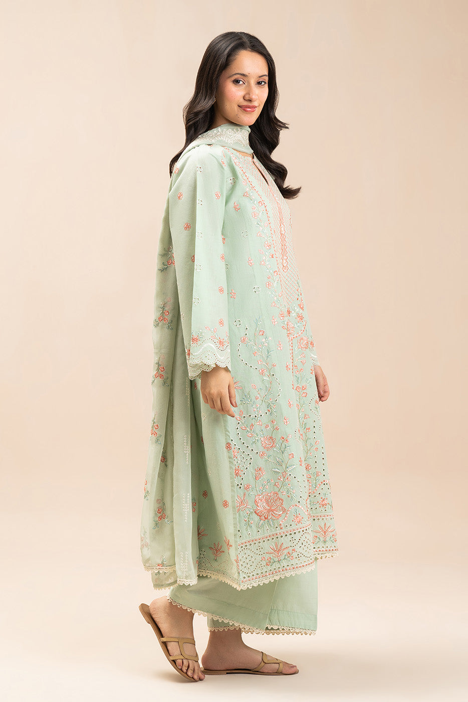 3 PIECE EMBROIDERED LAWN SUIT (LUXURY PRET)