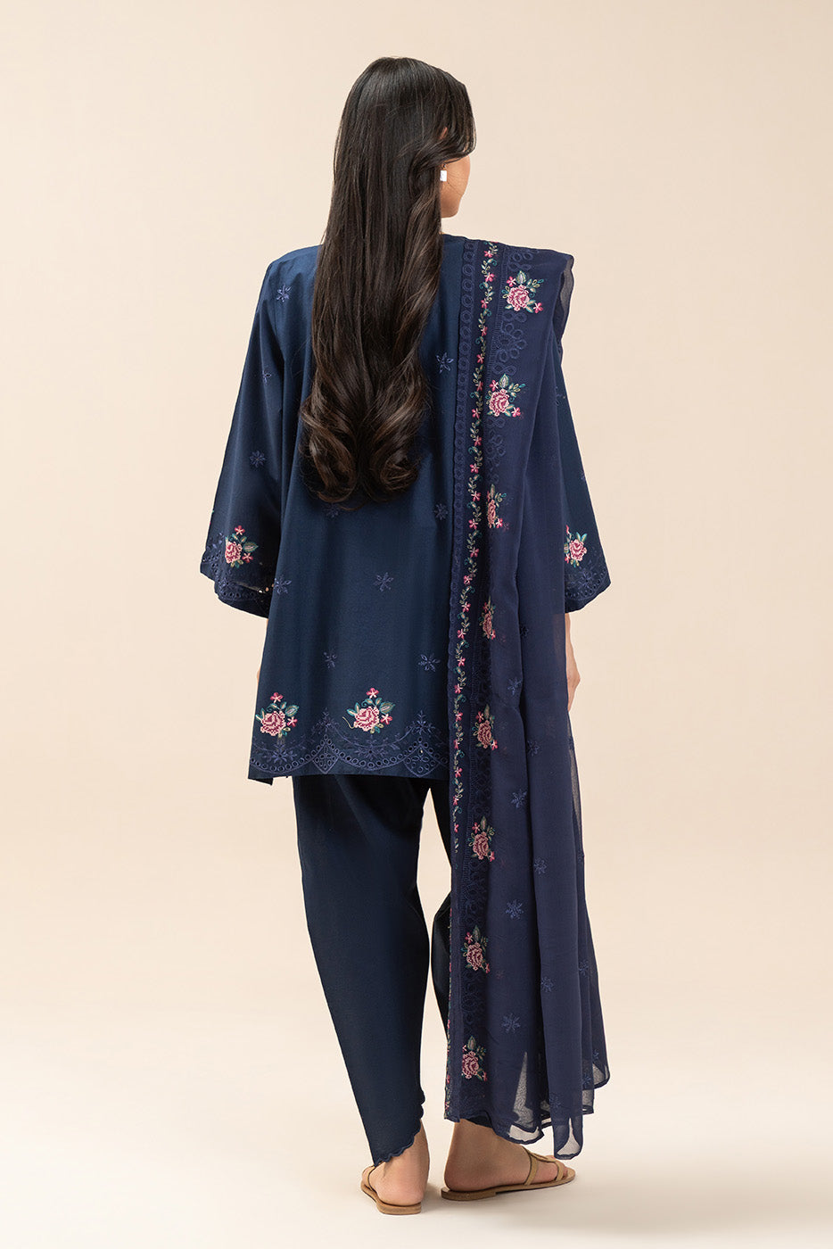3 PIECE EMBROIDERED LAWN SUIT (LUXURY PRET)
