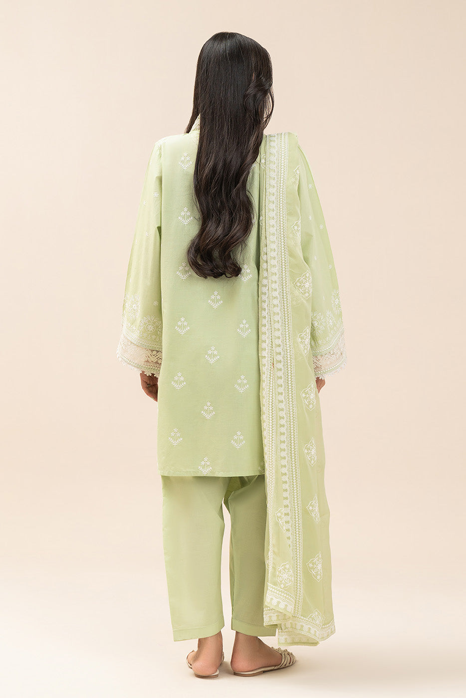 3 PIECE EMBROIDERED LAWN SUIT (LUXURY PRET)