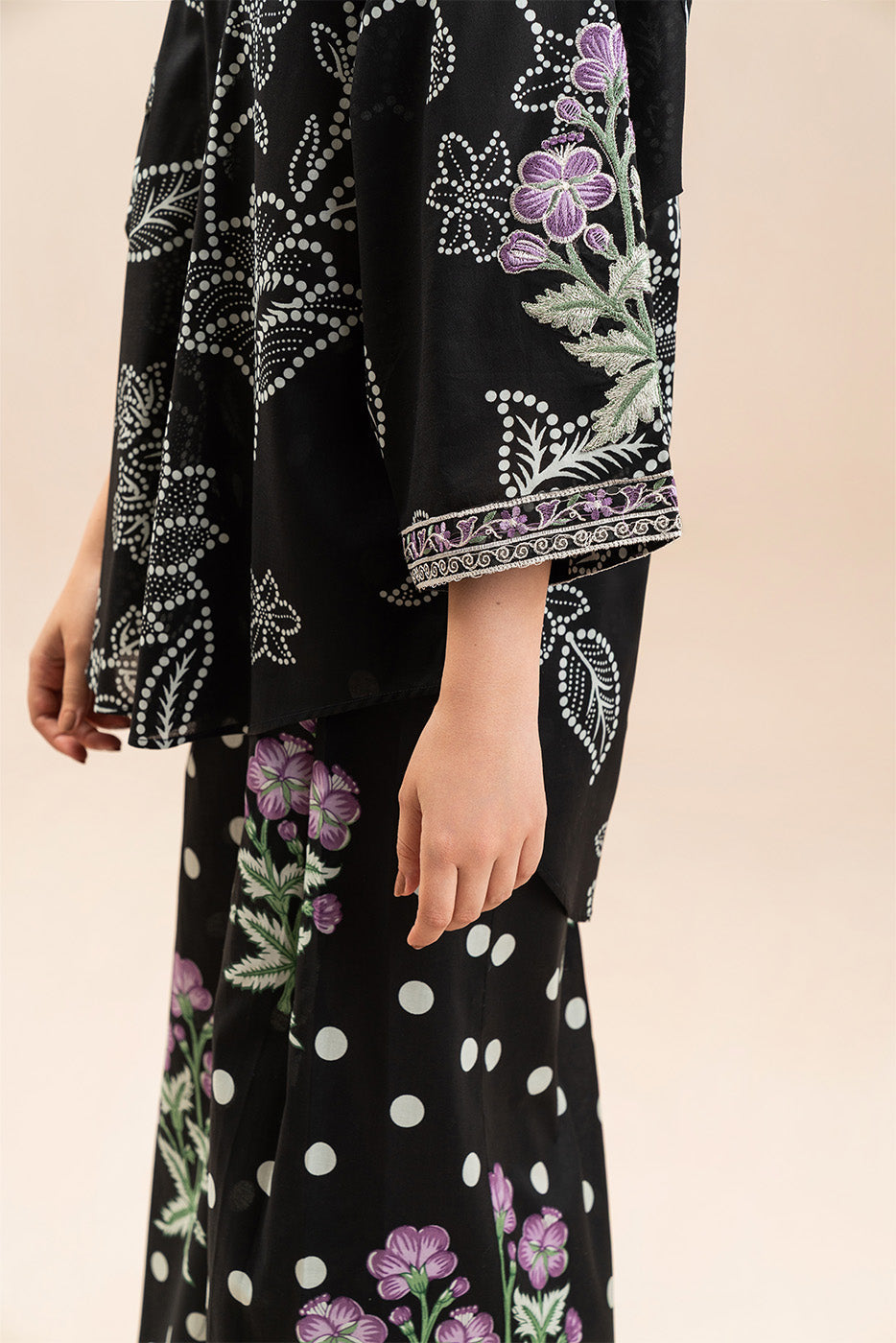 2 PIECE EMBROIDERED LAWN SUIT-NOIR BLOOM (UNSTITCHED)