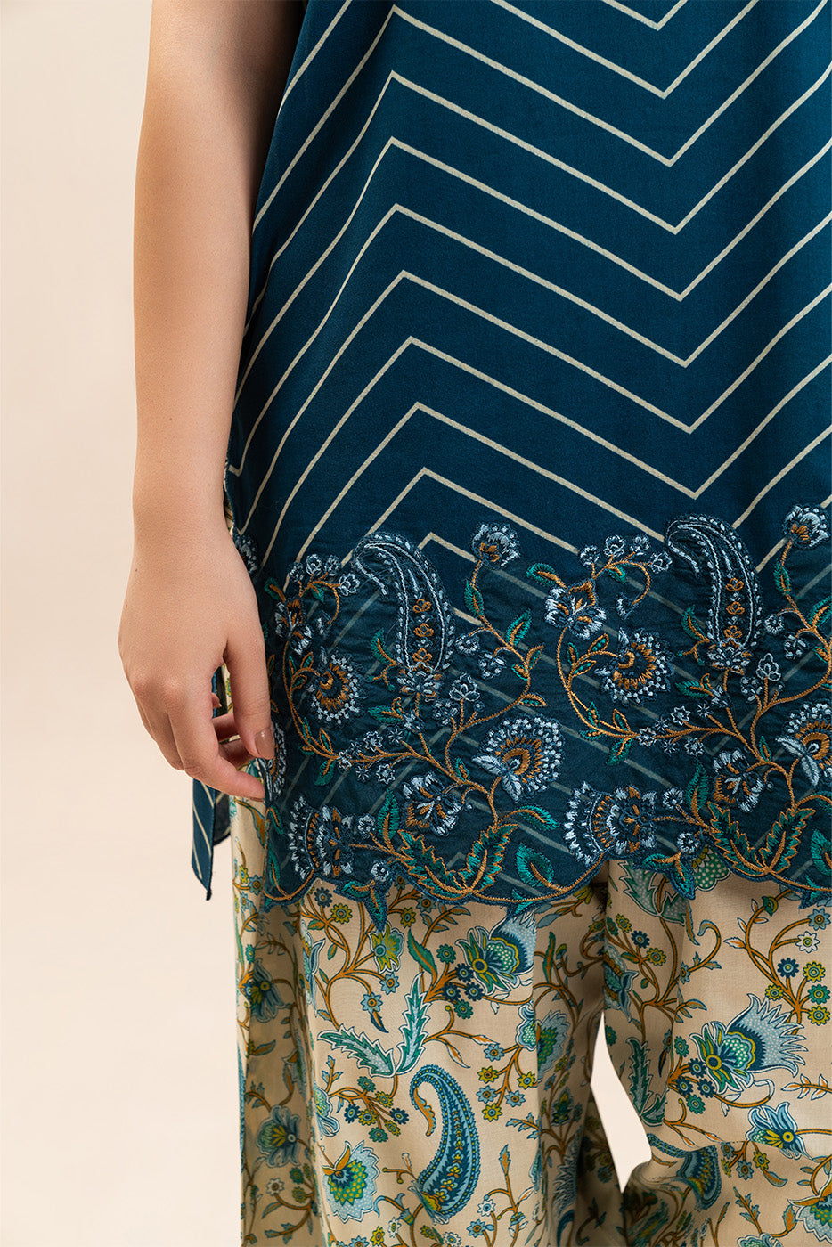 3 PIECE EMBROIDERED LAWN SUIT-AZURE STAMP (UNSTITCHED)