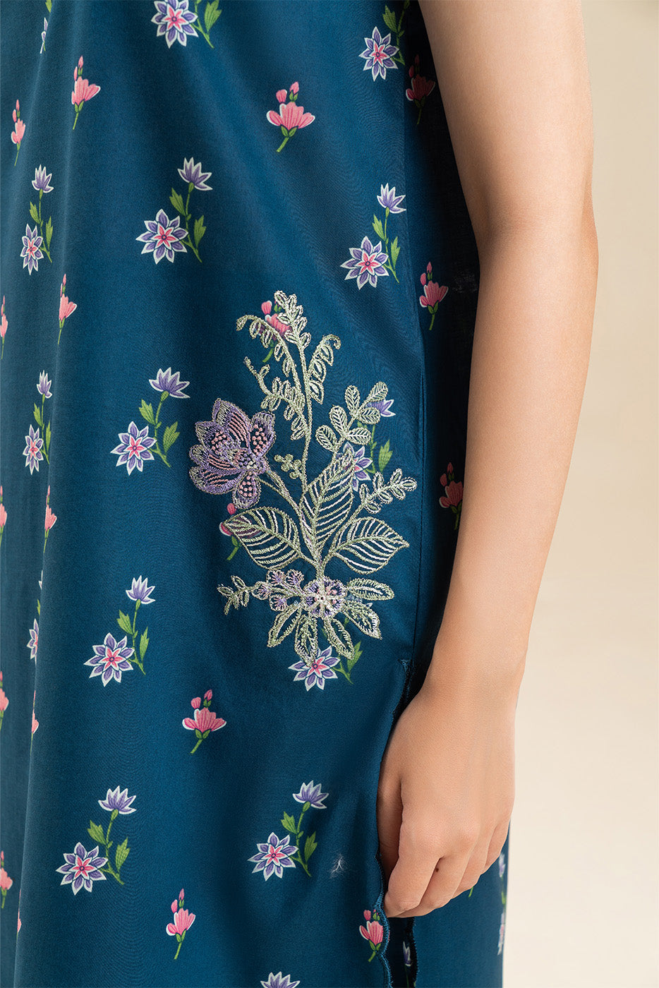 3 PIECE EMBROIDERED LAWN SUIT-FLEUR BLEU (UNSTITCHED)