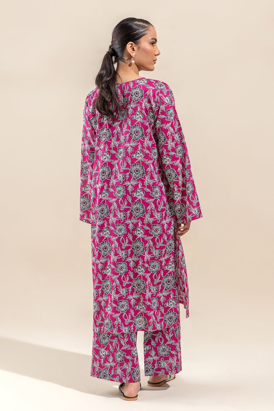 2 PIECE PRINTED LAWN SUIT-FUSCIA GLORY (UNSTITCHED)