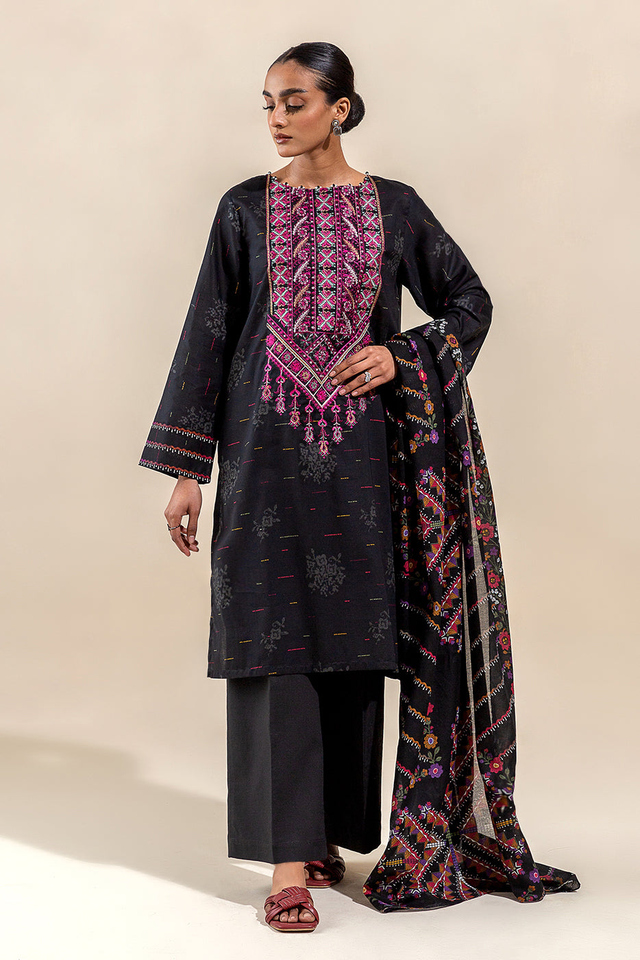 3 PIECE EMBROIDERED LAWN SUIT-BLACK BREEZE(UNSTITCHED)