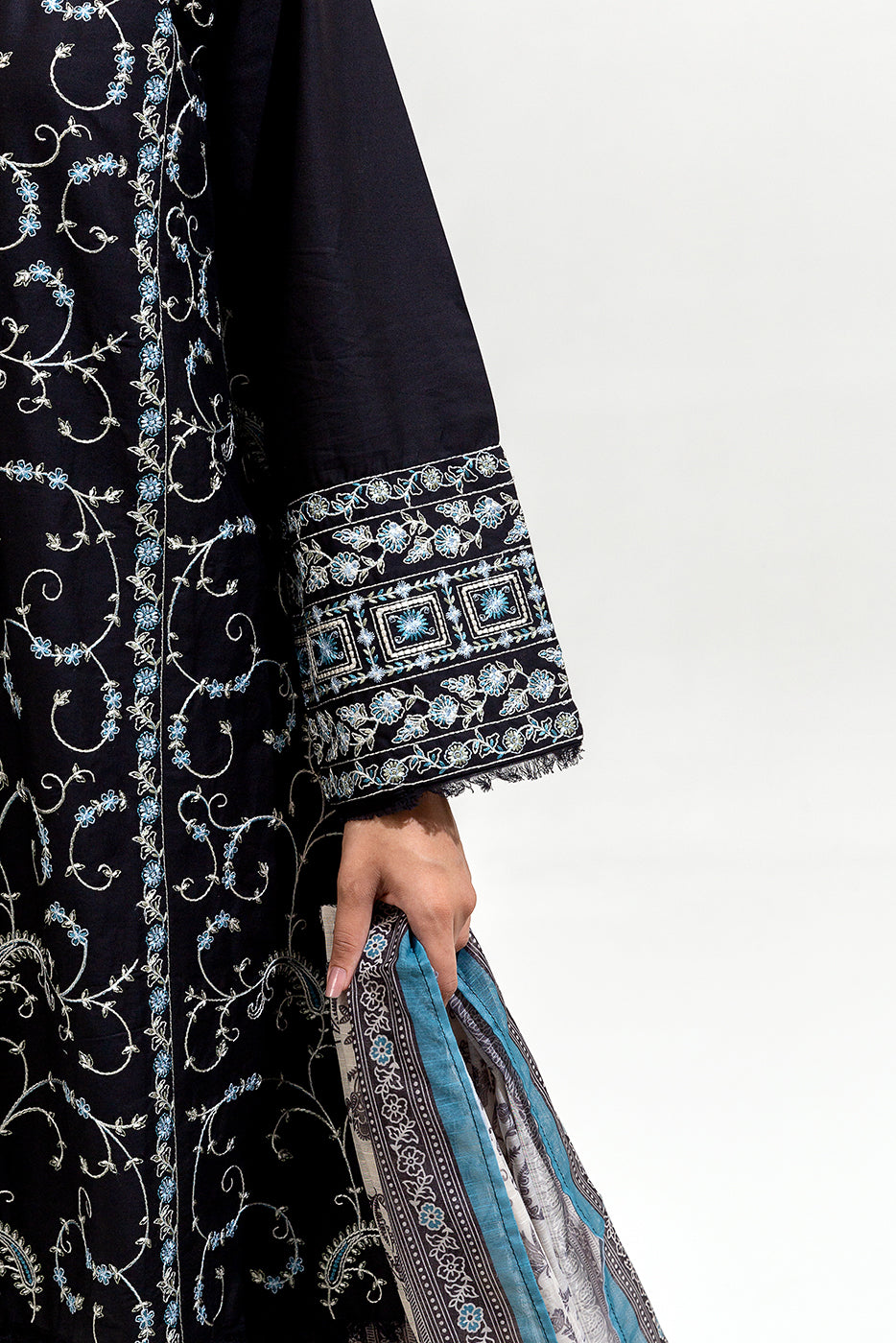 3 PIECE EMBROIDERED CAMBRIC SUIT (PRET)