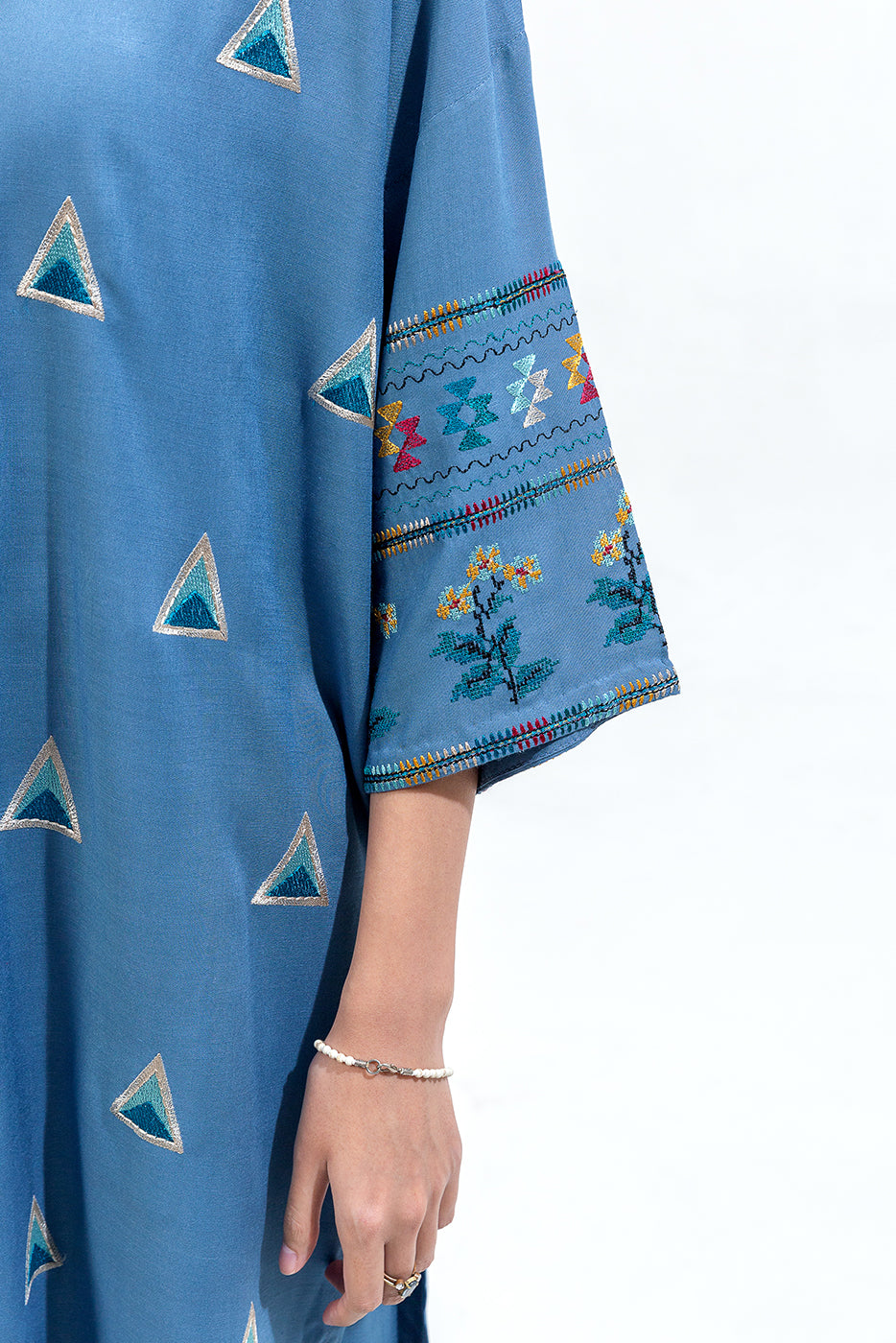 2 PIECE EMBROIDERED VISCOSE SUIT (PRET)