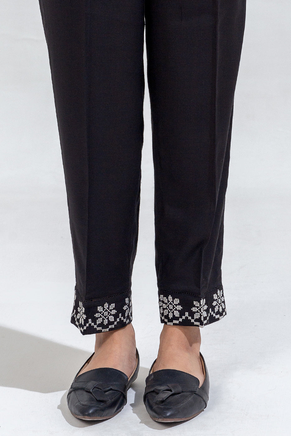 2 PIECE EMBROIDERED VISCOSE SUIT (PRET)