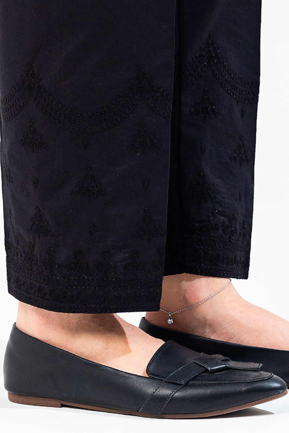 EMBROIDERED STRAIGHT PANTS