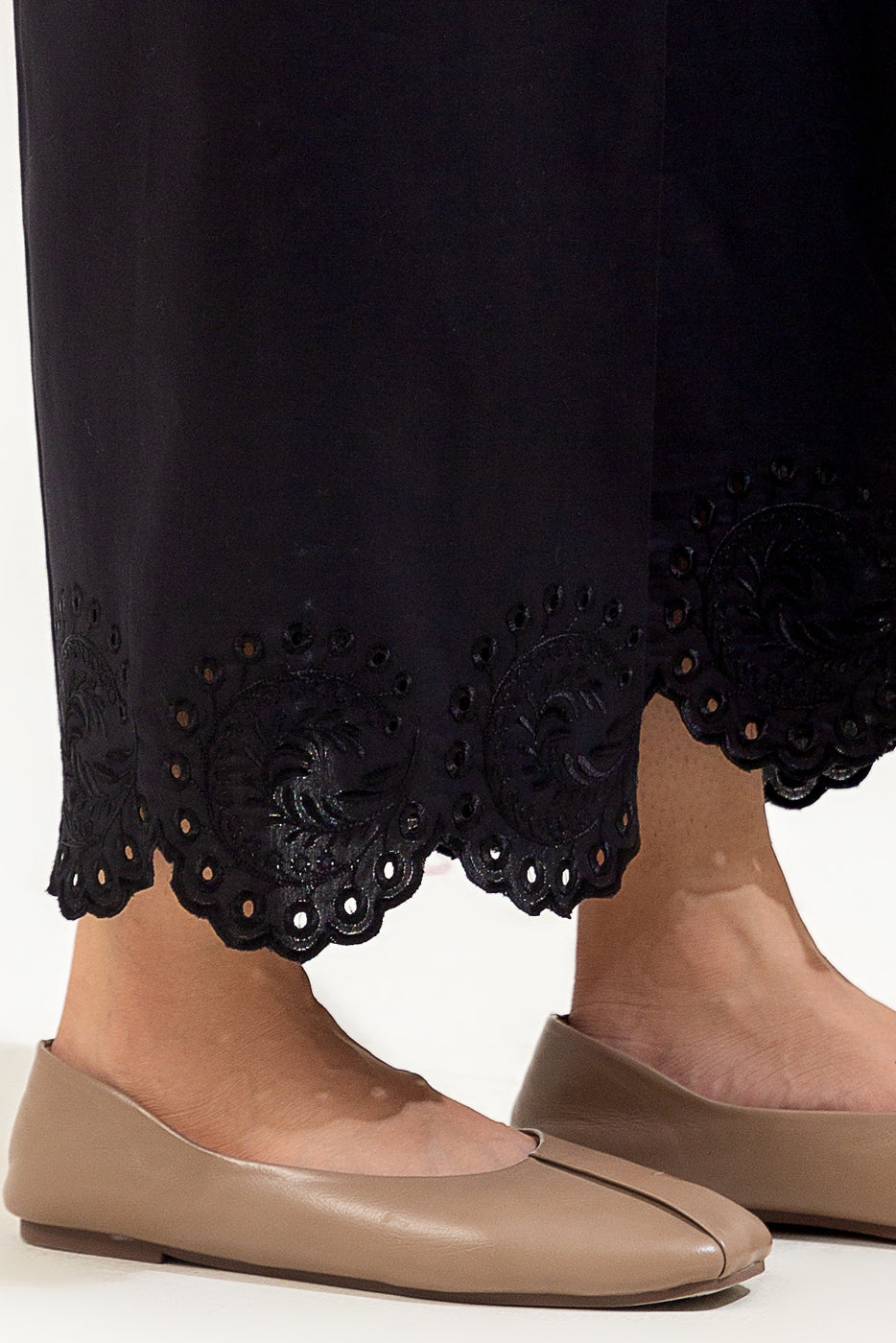 EMBROIDERED CULOTTE PANTS