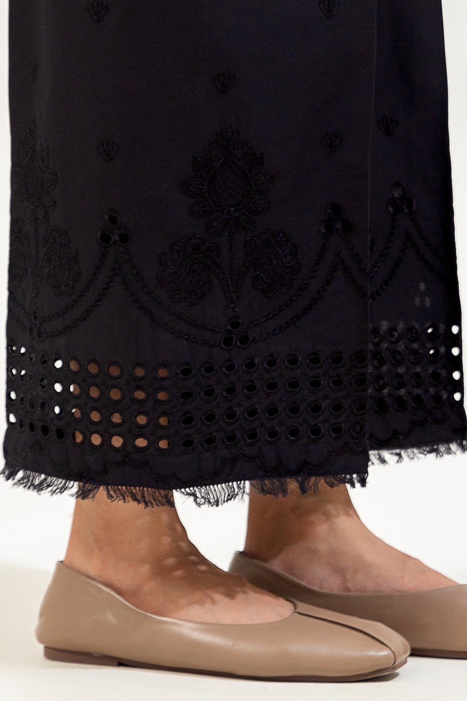 EMBROIDERED CULOTTE PANTS