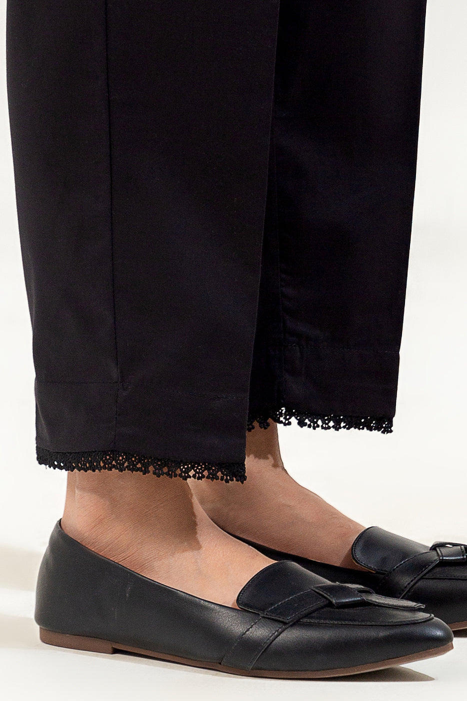 BASIC STRAIGHT PANTS