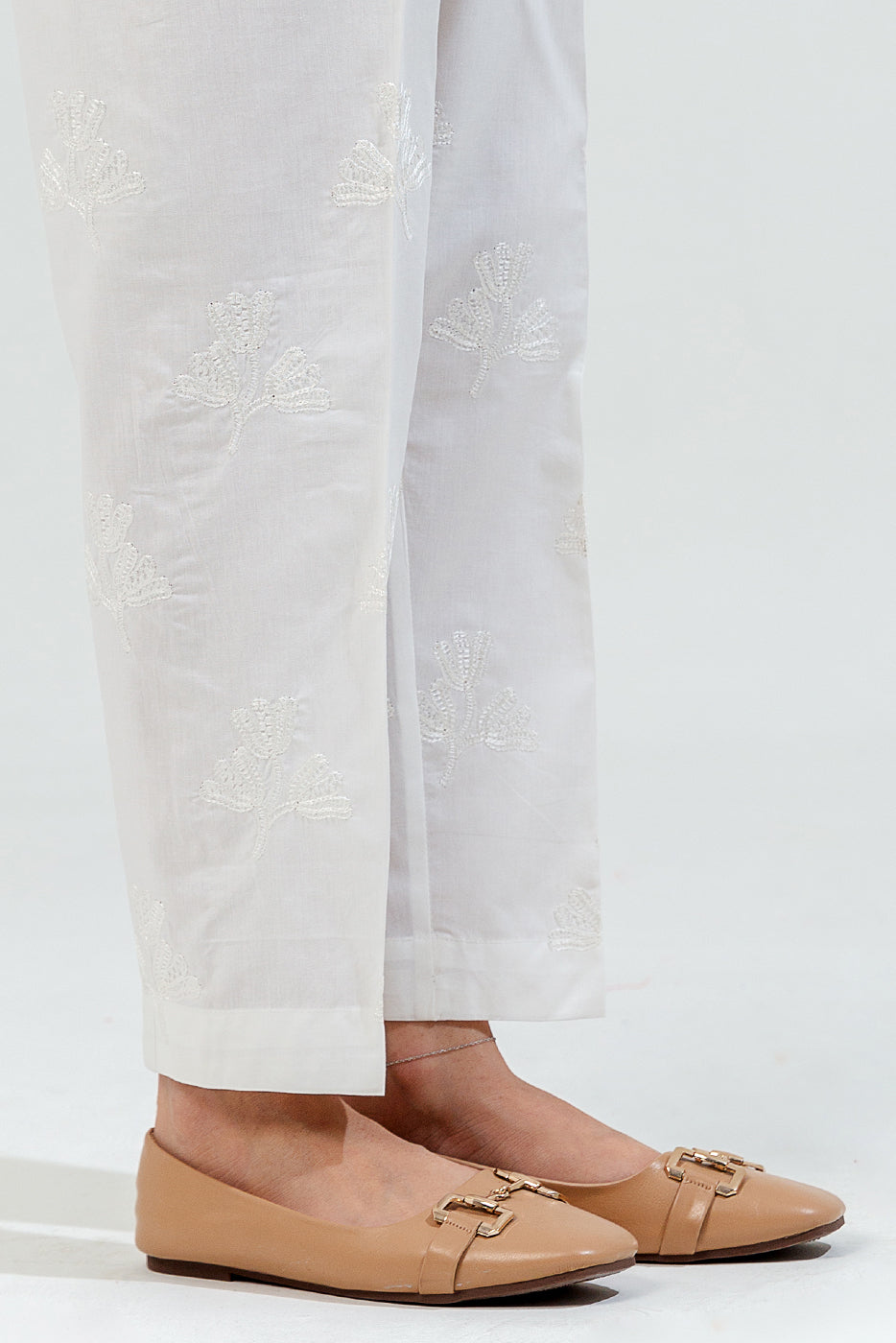 EMBROIDERED STRAIGHT PANTS