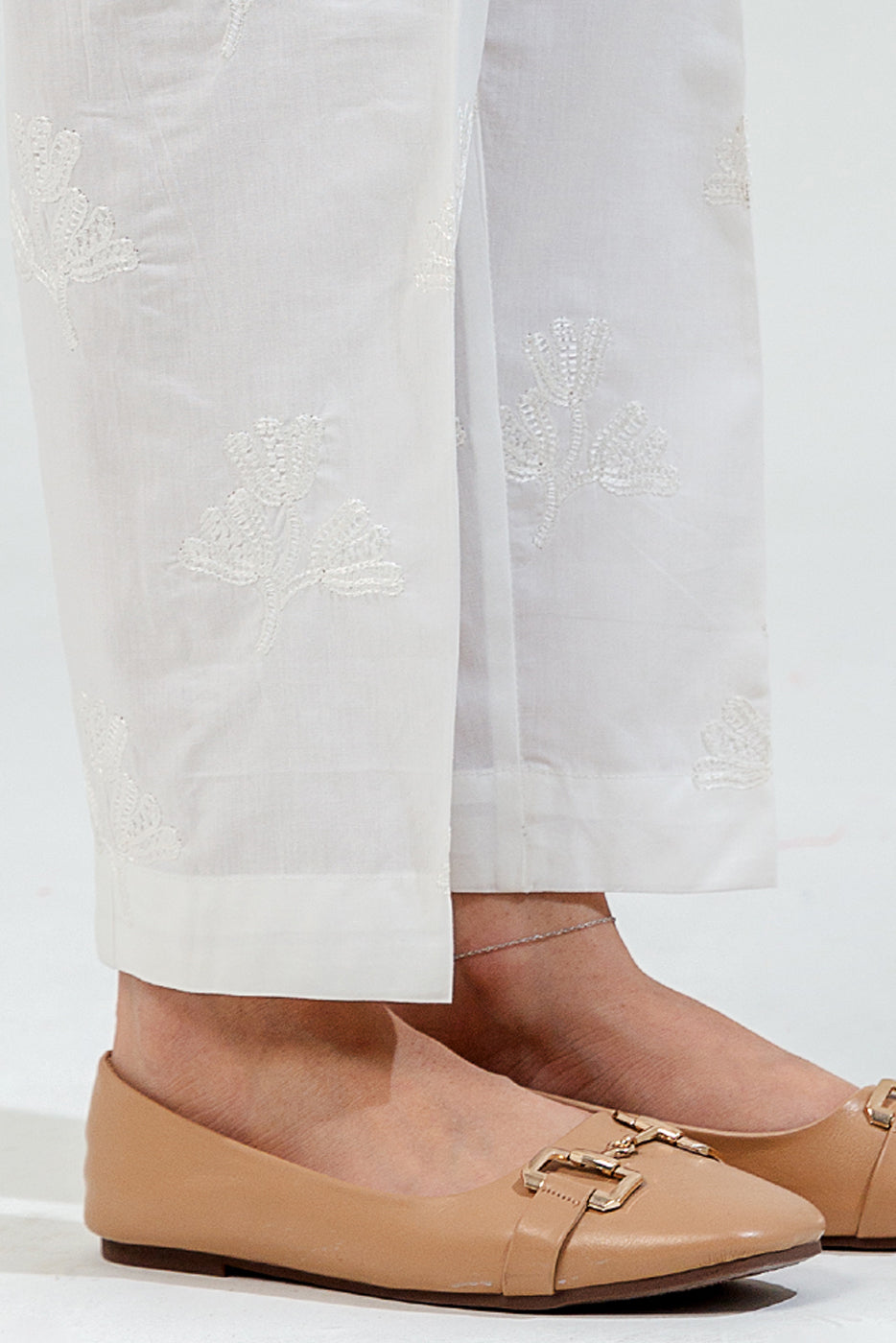 EMBROIDERED STRAIGHT PANTS
