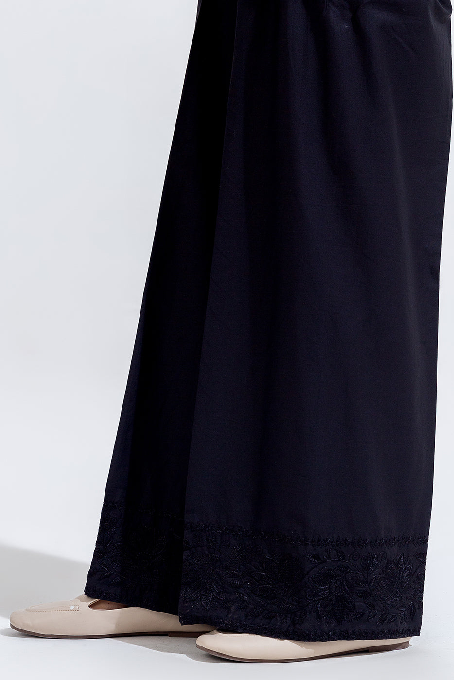 EMBROIDERED SLACK PANTS