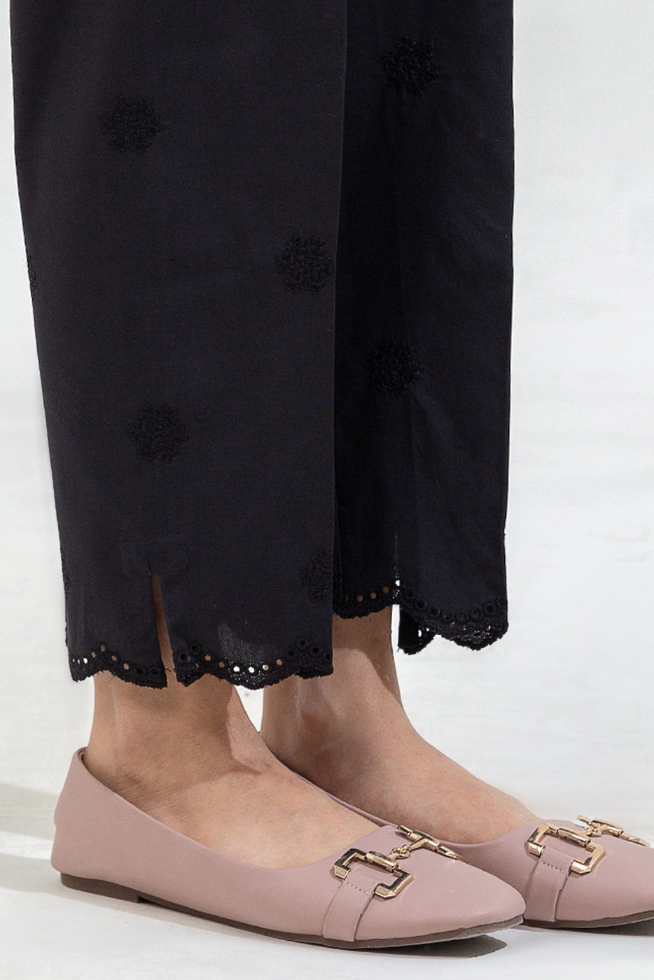 EMBROIDERED STRAIGHT PANTS