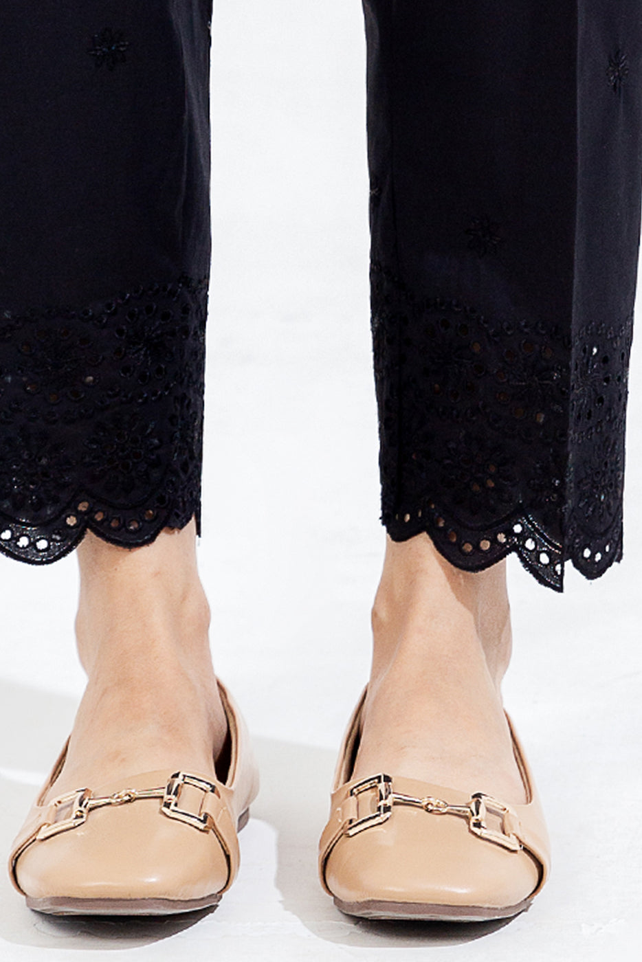 EMBROIDERED STRAIGHT PANTS