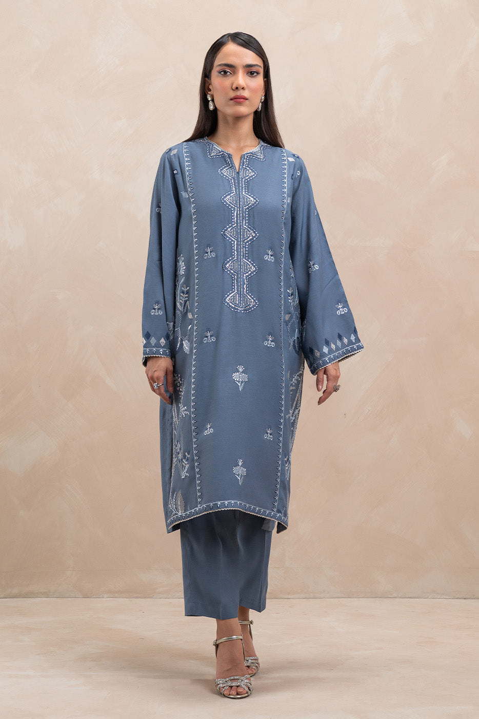 2 PIECE EMBROIDERED SILK SUIT (LUXURY-PRET)