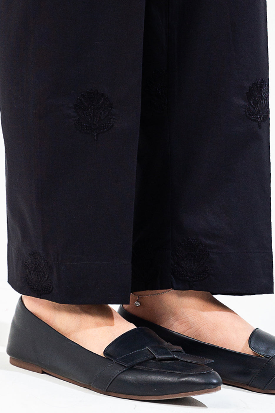 EMBROIDERED STRAIGHT PANTS