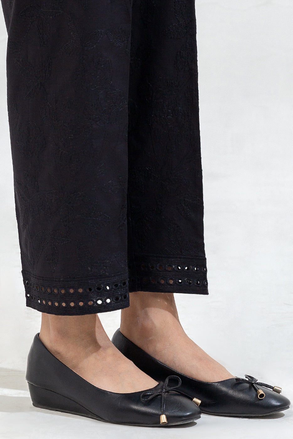 EMBROIDERED STRAIGHT PANTS