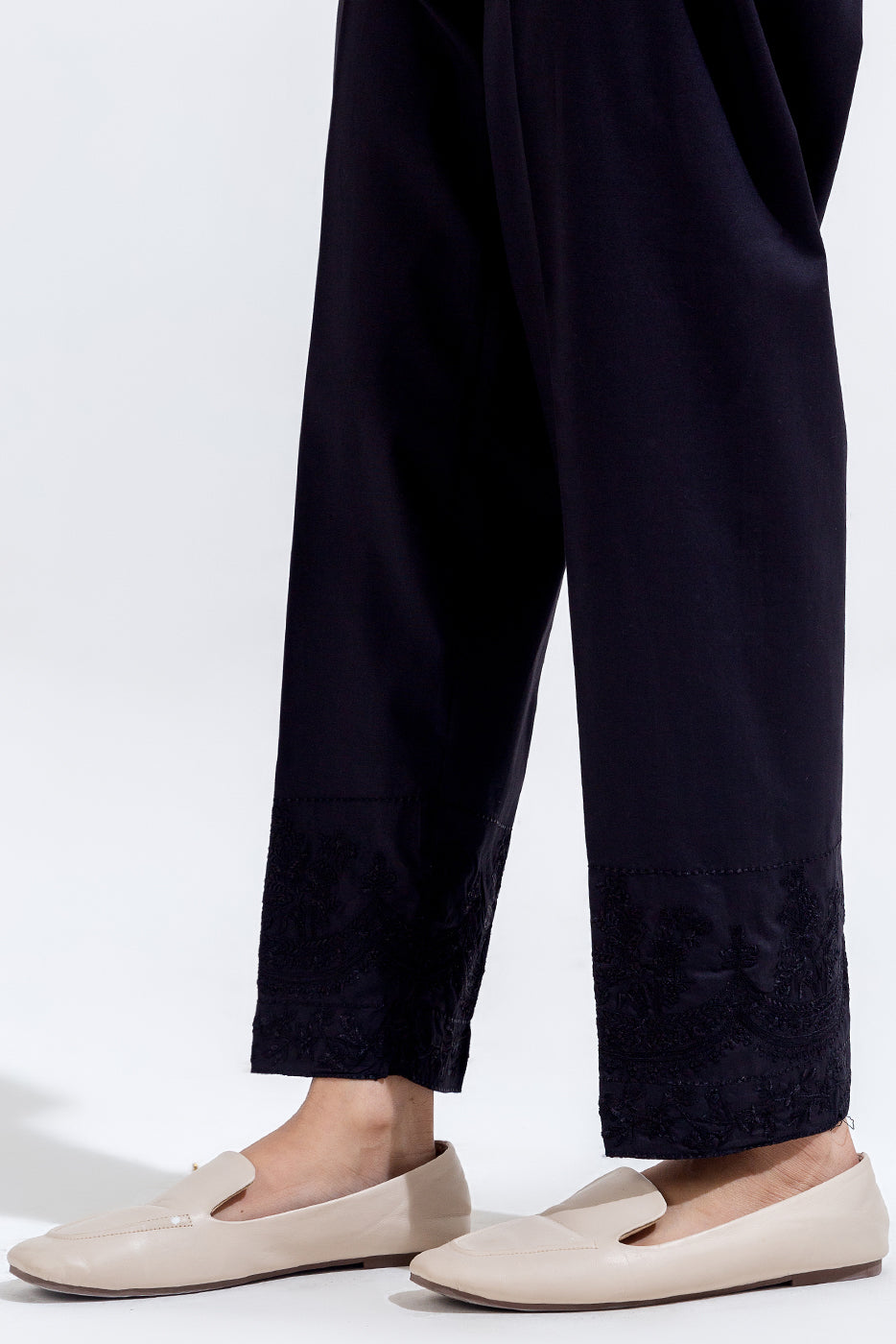 EMBROIDERED STRAIGHT PANTS