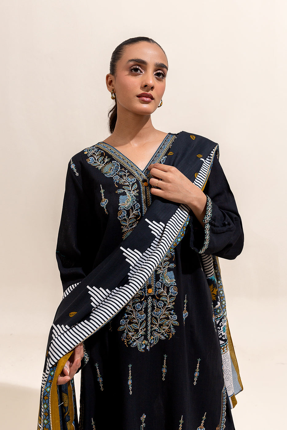 3 PIECE EMBROIDERED KHADDAR SUIT EBONY AISLE UNSTITCHED BEECHTREE