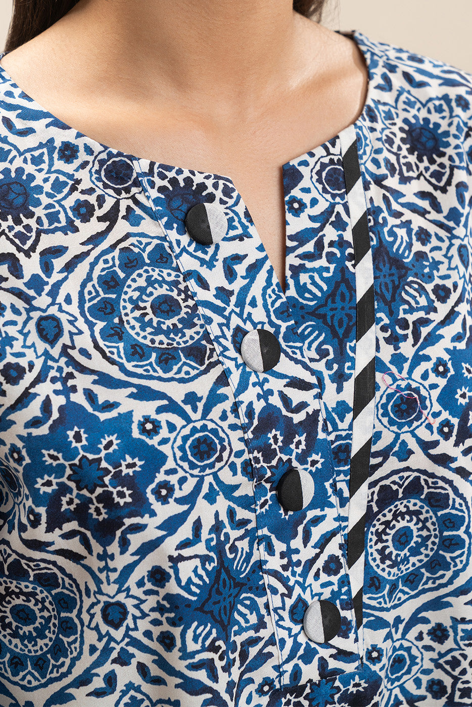 2 PIECE PRINTED CAMBRIC SUIT (PRET)