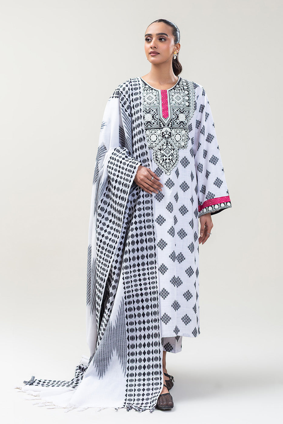 3 PIECE EMBROIDERED KHADDAR JACQUARD SUIT (PRET)