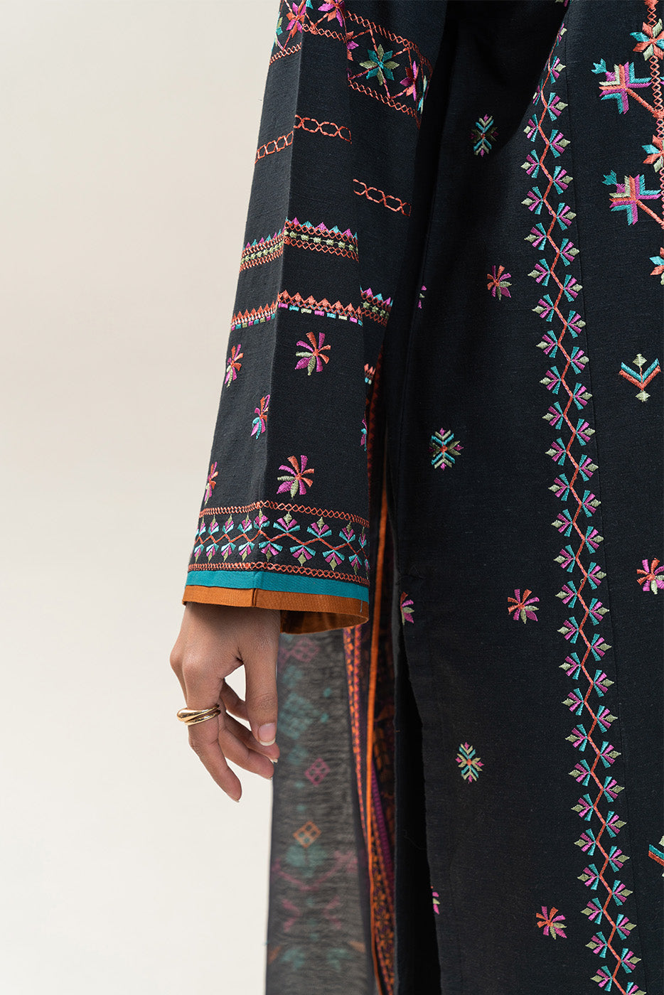 3 PIECE EMBROIDERED KARANDI SUIT (PRET)