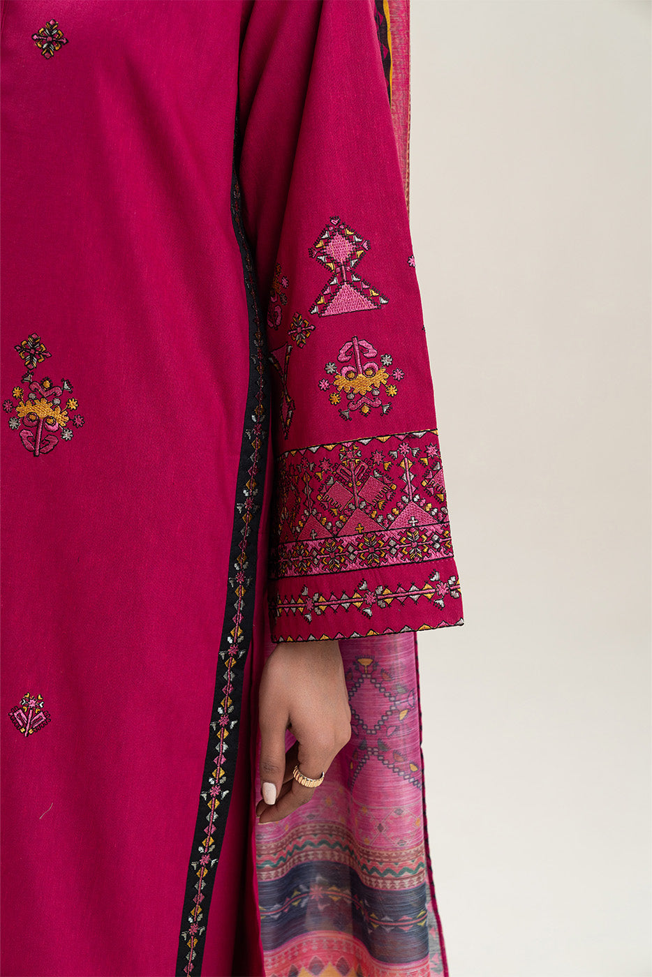 3 PIECE EMBROIDERED KARANDI SUIT (PRET)