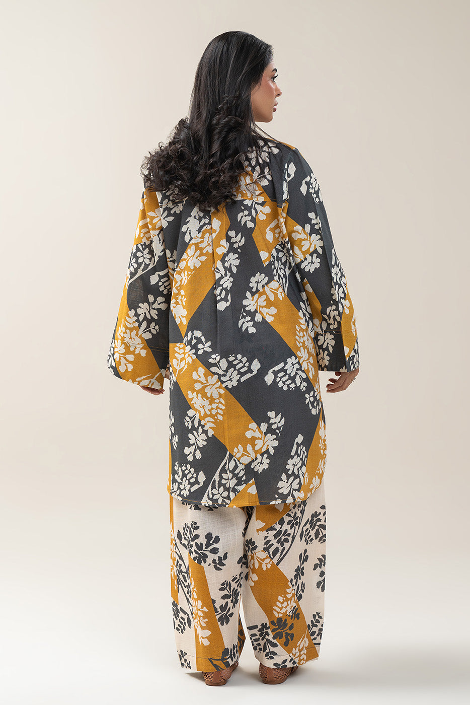 2 PIECE PRINTED KHADDAR SUIT (PRET)