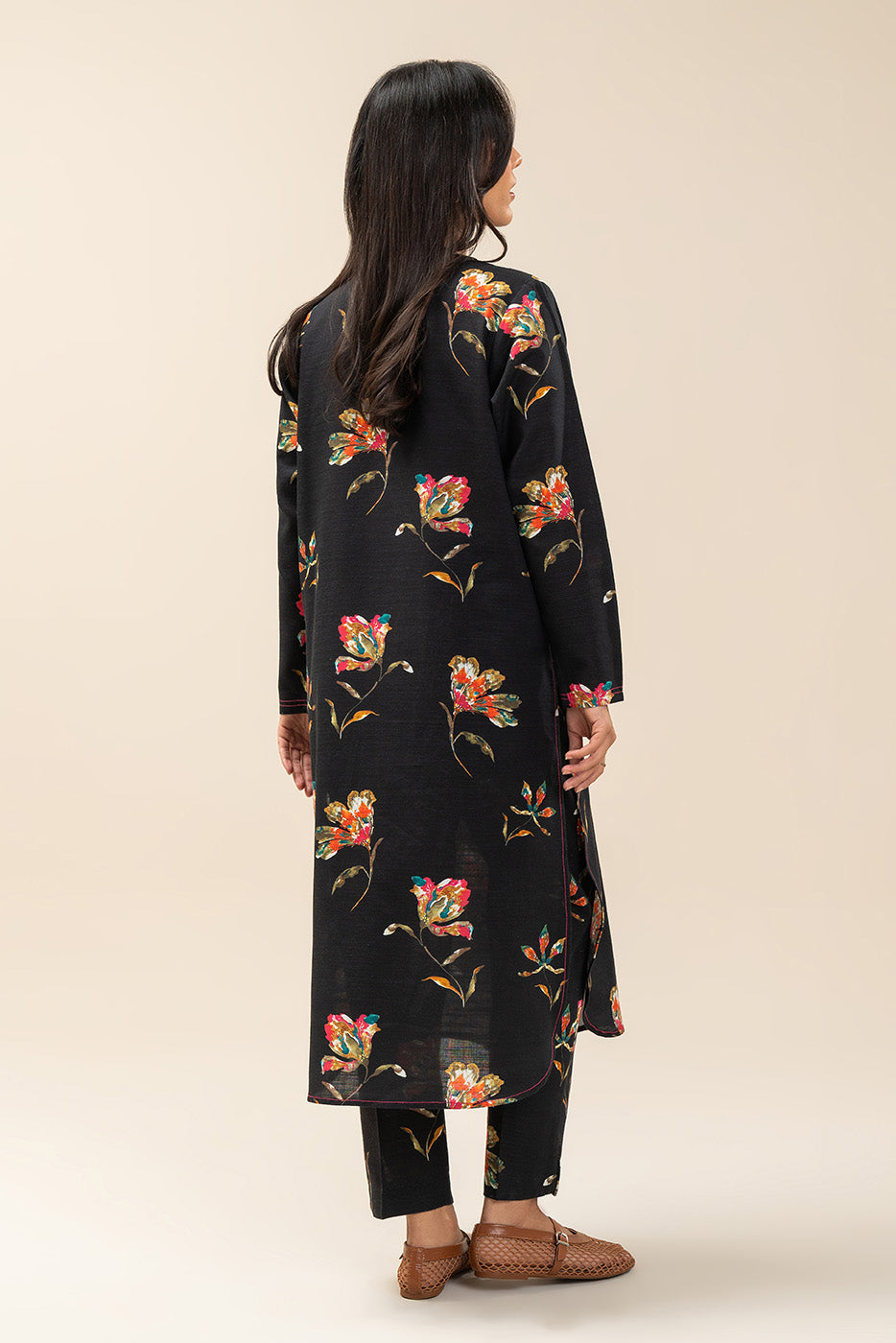 2 PIECE PRINTED KHADDAR SUIT (PRET)