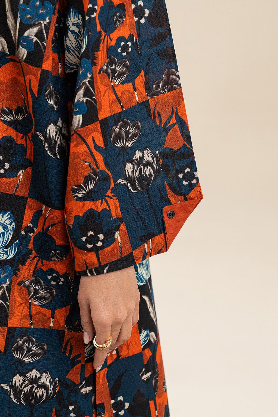 2 PIECE PRINTED KHADDAR SUIT (PRET)