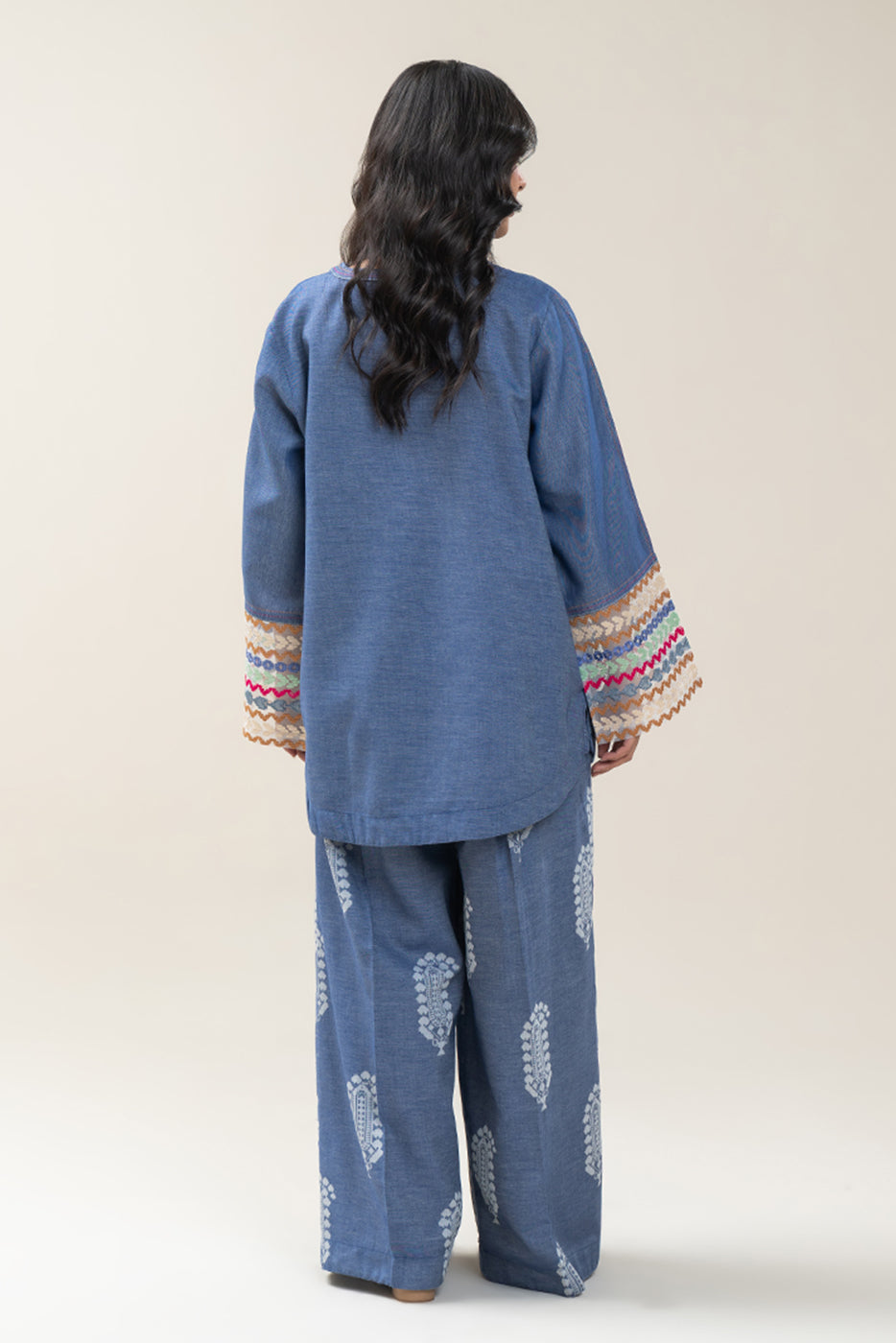 2 PIECE EMBROIDERED YARN DYED SELF JACQUARD SUIT (PRET)