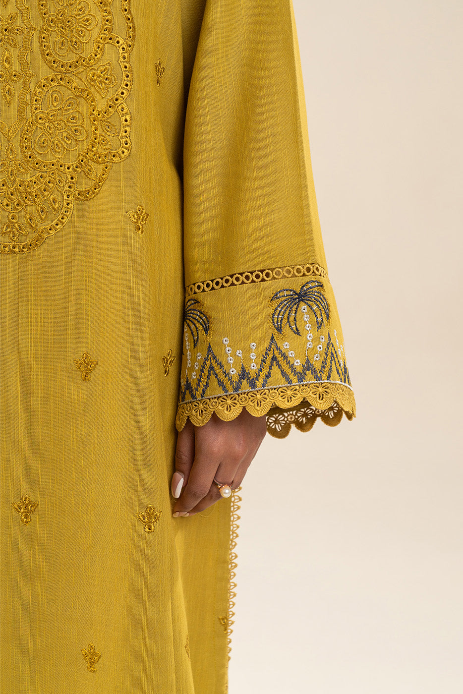 3 PIECE EMBROIDERED SLUB KHADDAR SUIT-MEDALLION BLISS (UNSTITCHED)