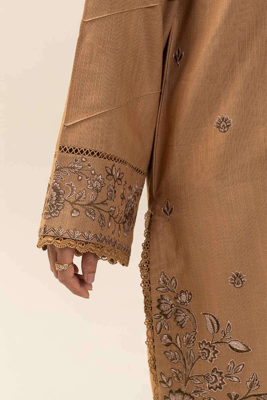 3 PIECE EMBROIDERED SLUB KHADDAR SUIT-FAWN FROST (UNSTITCHED)
