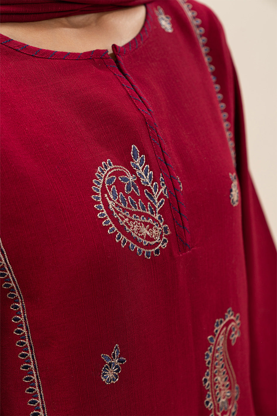 3 PIECE EMBROIDERED SLUB KHADDAR SUIT-GARNET GLAM (UNSTITCHED)